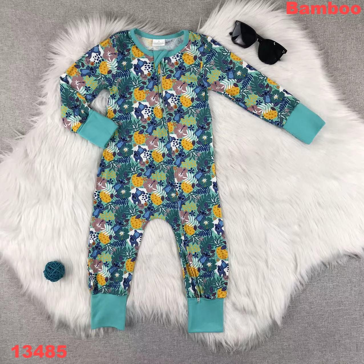 竹繊維ブラック＆ホワイトカウプリント長袖ロンパース – ユニ - Bamboo Bodysuit Baby のレビューと価格